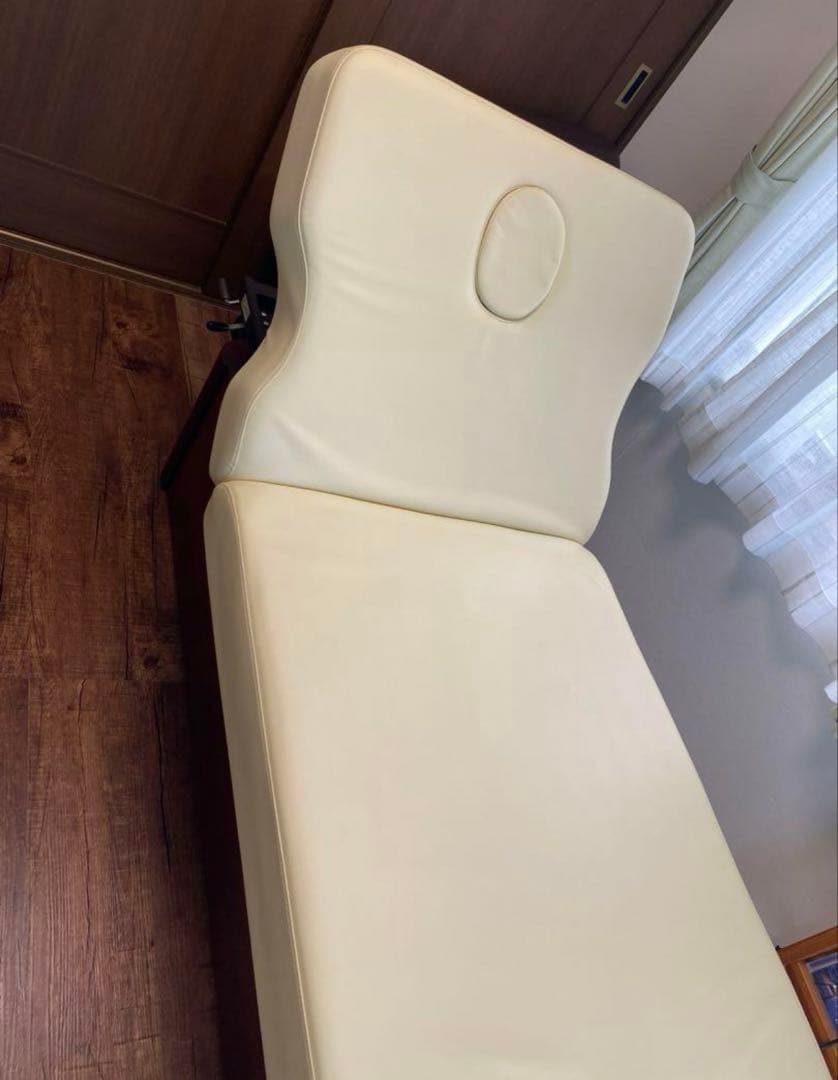 良品◎マッサージ台　LUSSO ⭐︎千葉県エリア　お値下げ相談可能　配達します。