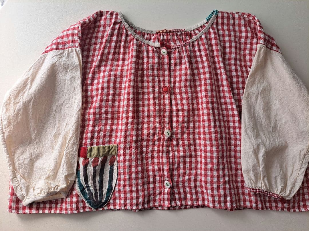 早川ユミさん　ジャケットブラウス　赤チェック