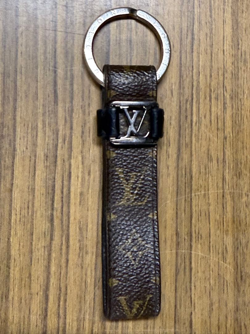 ルイヴィトン　モノグラム LVロゴ キーホルダー・LVドラゴンヌ キーリング