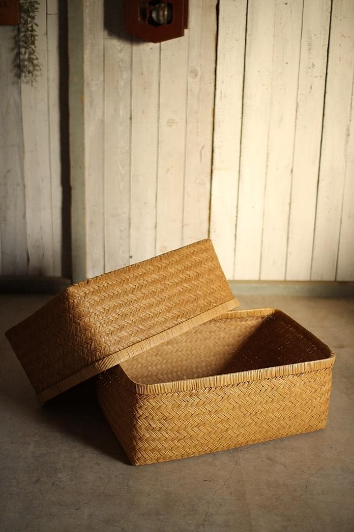 状態良く形の綺麗な古い竹編みの収納かご　行李