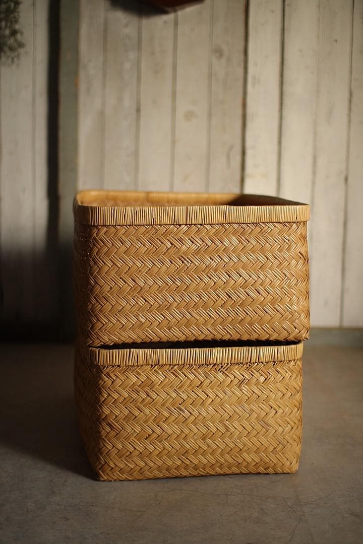 状態良く形の綺麗な古い竹編みの収納かご　行李