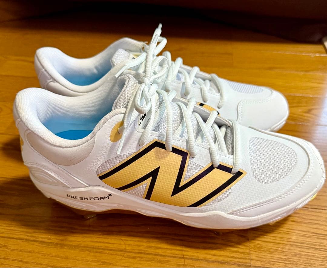 New Balance Fresh Foam シューズ ホワイト/ゴールド