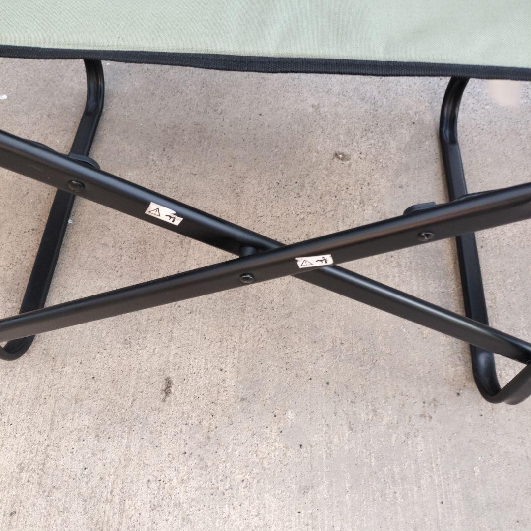 コールマンディレクターズチェア　2脚　薄いカーキ色