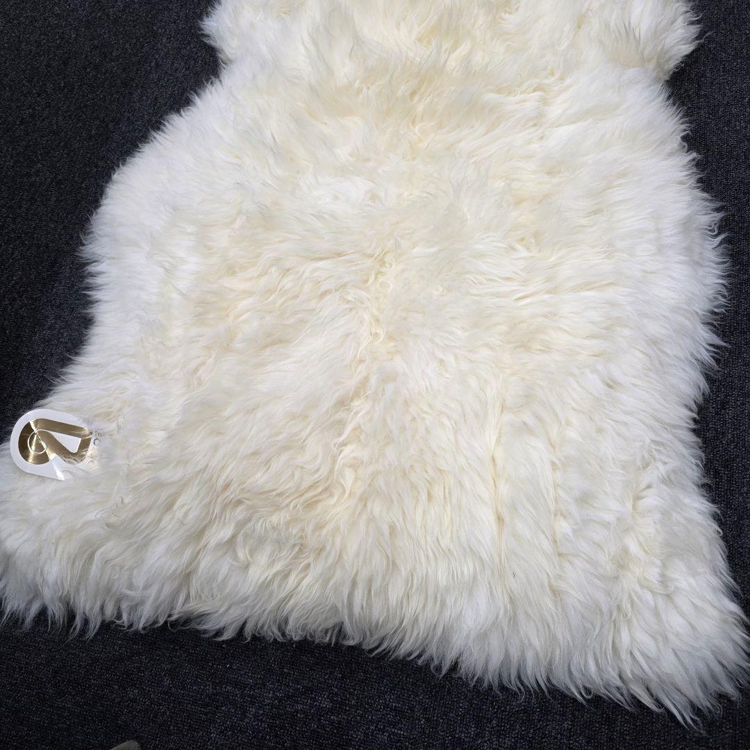 タグ付き未使用品　bowron ムートンラグ　カーペット　ホワイト