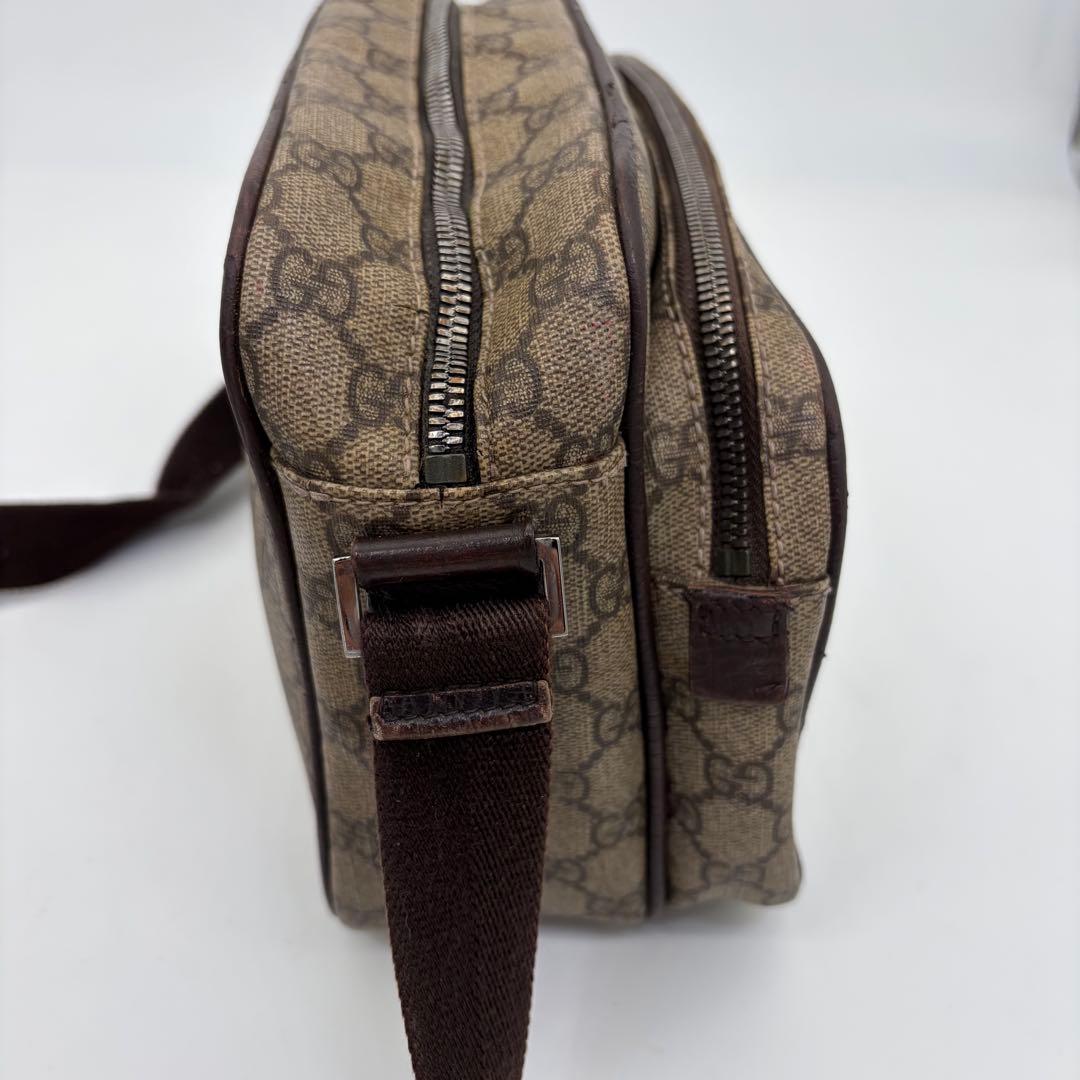 GUCCI ショルダーバッグ カメラバッグ GGスプリーム ロゴ型押し 男女可能
