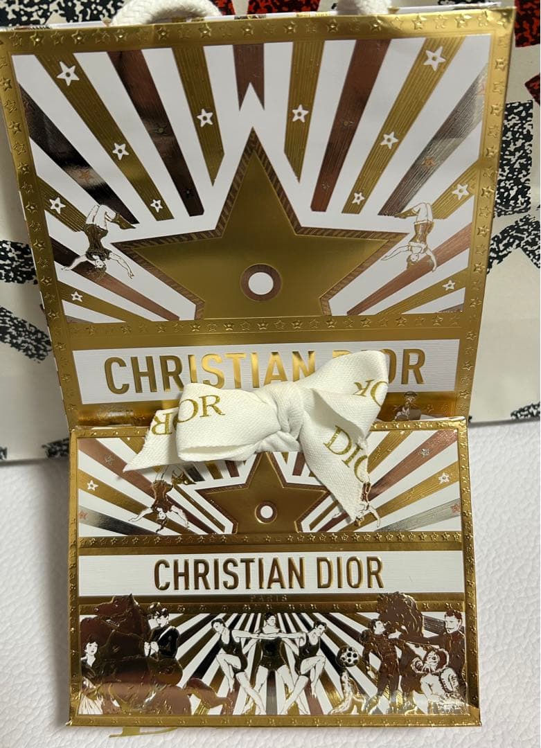 miku　ディオールスキン フォーエヴァー グロウ ルミナイザー 001