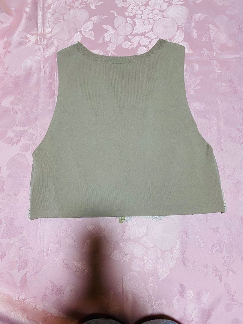 クールカレアン　 レース付きベージュのノースリーブベスト