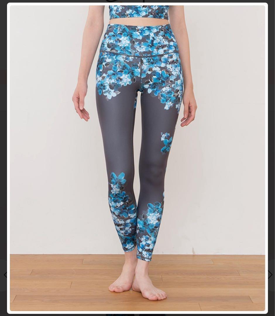 【新品未使用】LAVAオンライン購入花柄 ヨガ用トップス&レギンス