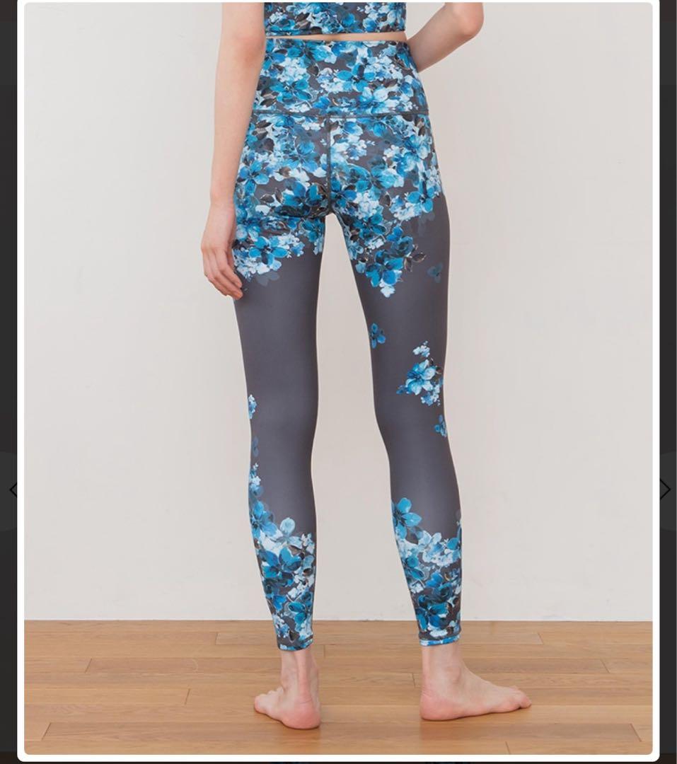 【新品未使用】LAVAオンライン購入花柄 ヨガ用トップス&レギンス