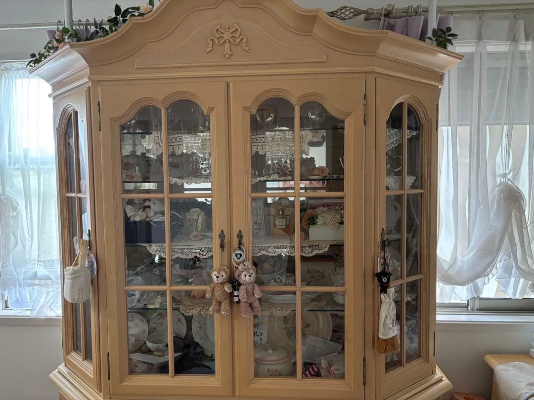 リンホーリン♡リボン♡ガラスカップボード 大塚家具 リビング収納 飾り棚