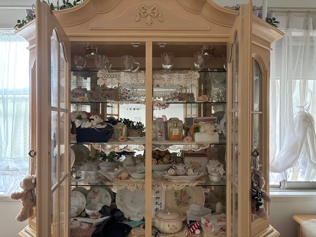 リンホーリン♡リボン♡ガラスカップボード 大塚家具 リビング収納 飾り棚