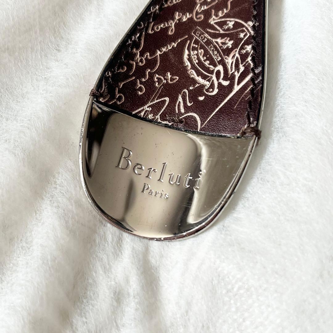 ベルルッティ　シューホーン　キーホルダー　カリグラフィー　レザー　茶色　チャーム