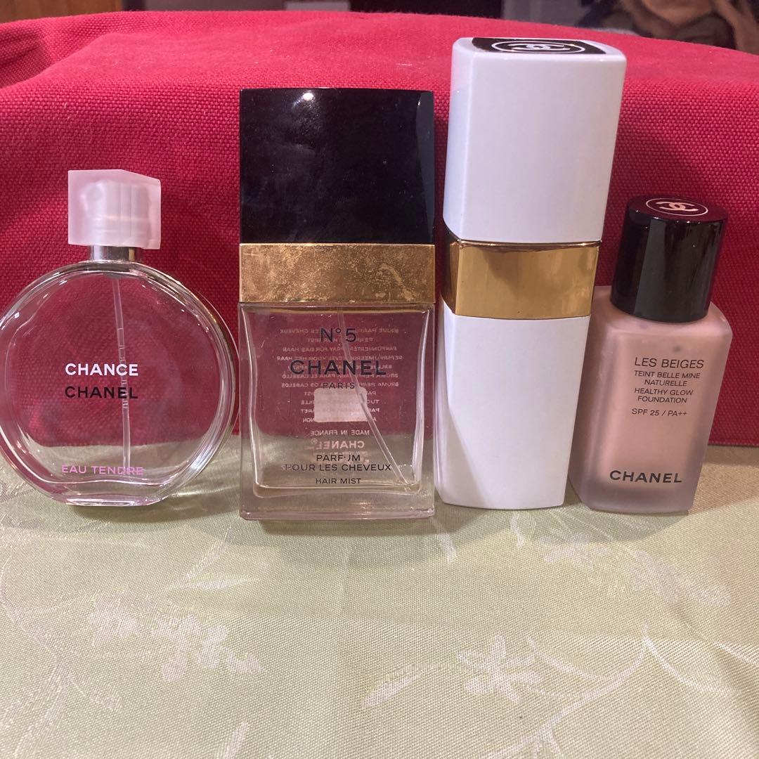 CHANEL N°22オードトワレ、リキッドファンデーション