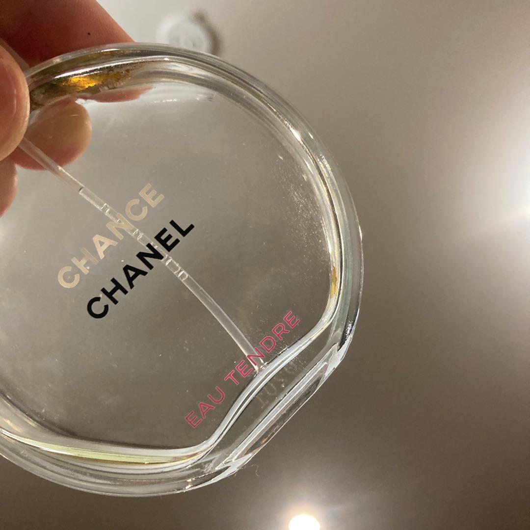 CHANEL N°22オードトワレ、リキッドファンデーション