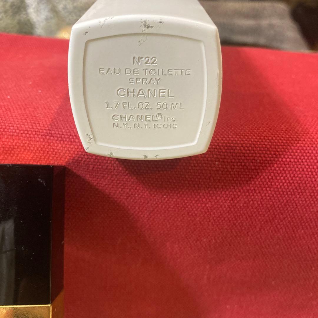 CHANEL N°22オードトワレ、リキッドファンデーション