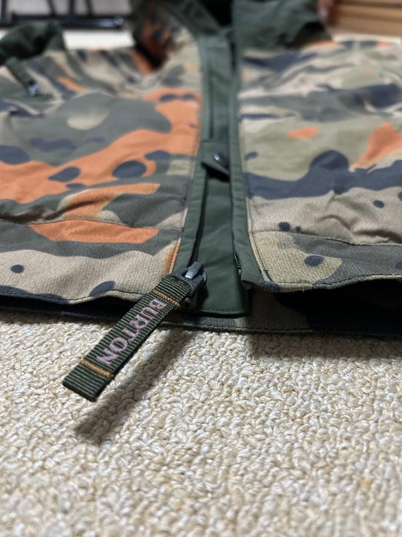 BURTON 迷彩柄 スノーボードウェア Mサイズ