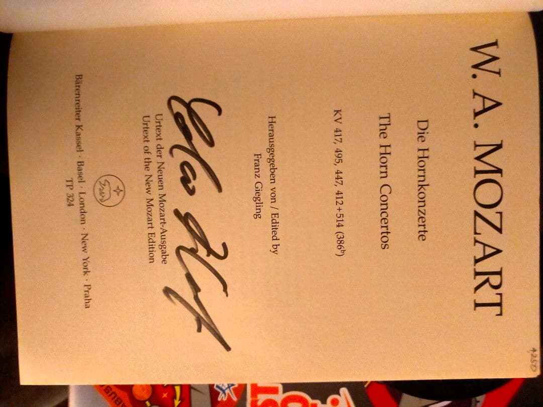 モーツアルトホルン協奏曲スコア【ラデク・バボラークの直筆サイン入り】