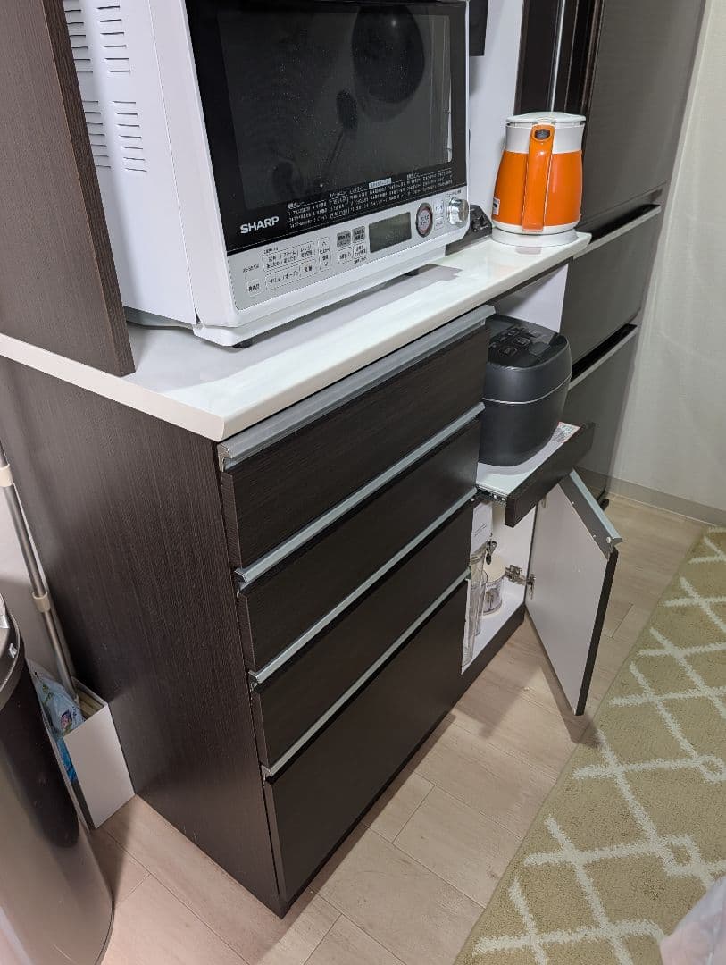 ★ゆな★ニトリ 食器棚 ダークブラウン ガラス扉付き ソフトクローズ