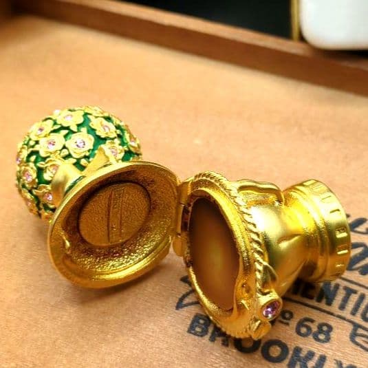 エスティローダー 限定 練り香水 コンパクト グリーンとゴールド バラの花束