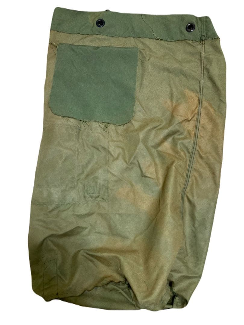 売り切り価格　米軍実物　シュラフ　スリーピングバッグ　中綿入り　ダッフルバッグ付