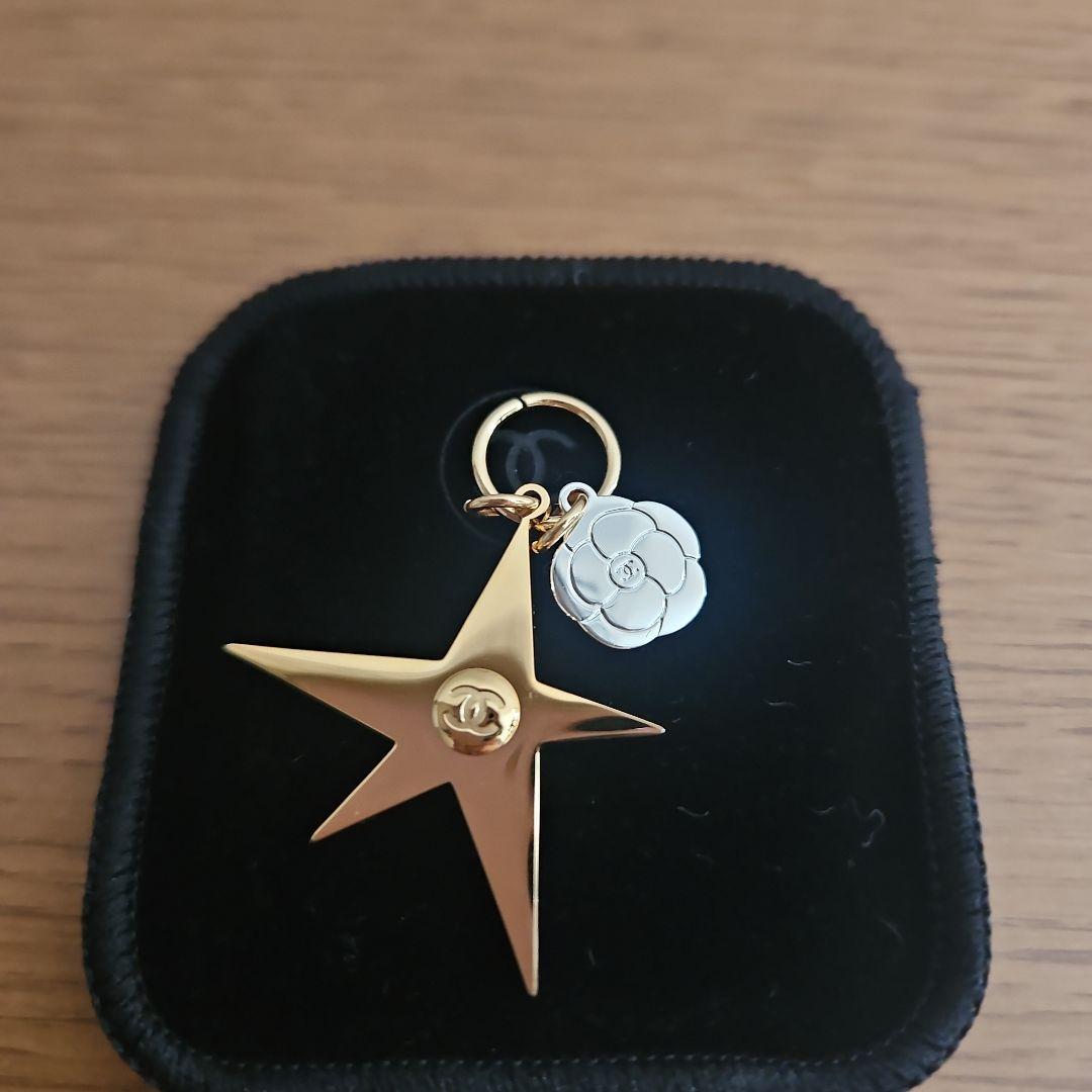 【CHANEL】 レシーニュドゥシャネルチークペッシュルミエール　チャーム付