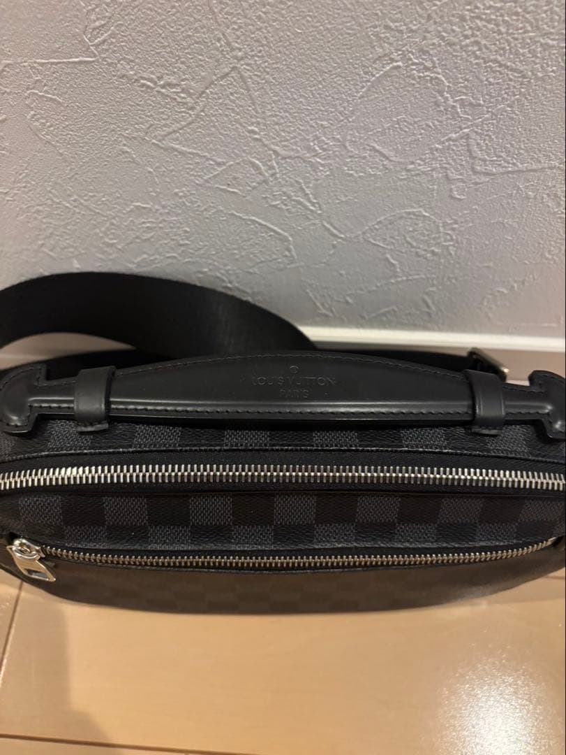 ルイヴィトン　ほぼ未使用品 ダミエグラフィット アンブレール　ショルダーバッグ