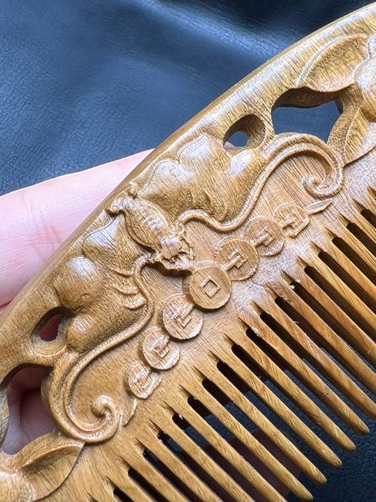 072533  高品質　檀木櫛　福寿模様彫り　56＊157ミリ