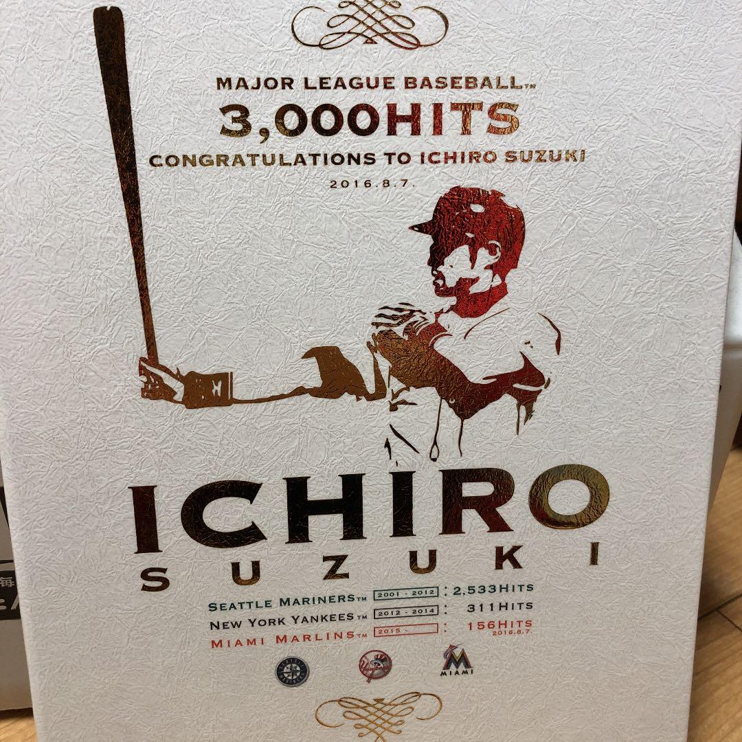 イチローの3000本安打の記念アルバム。神戸の郵便局が作ったものです。