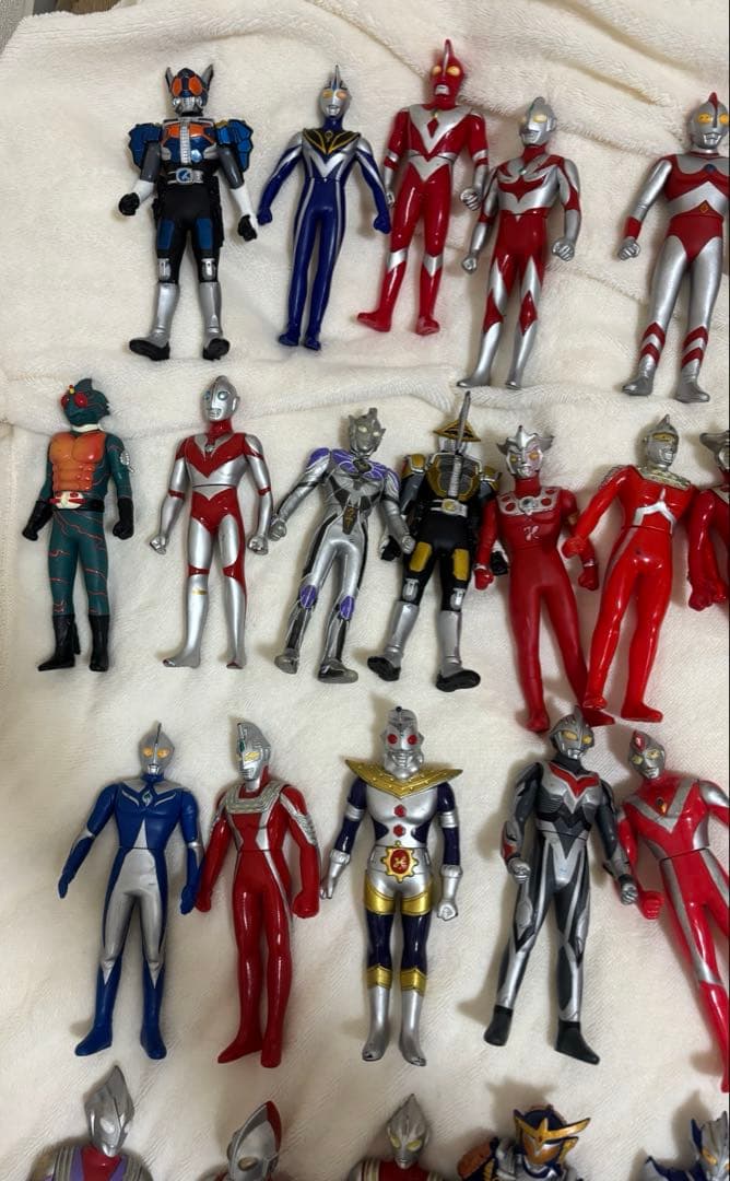 まとめ売り　特撮ソフビ　レア物あり　ウルトラマン、ゴジラ、仮面ライダー　141体