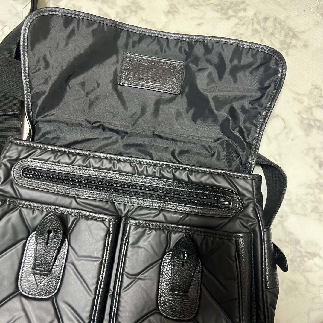 ハンティングワールド　バチュークロス　黒　メッセンジャーバック　ショルダーバック