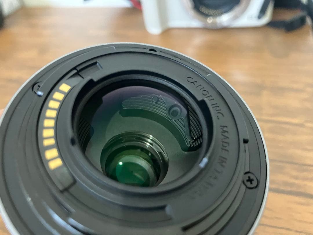 【O】Canon kiss M2 レンズ15-45mm レンズキット カメラ