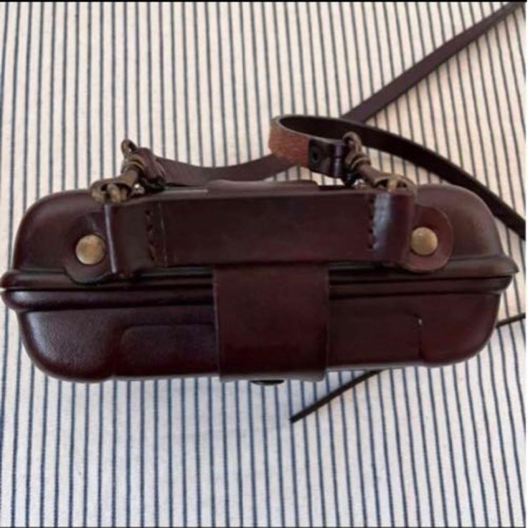 型押しのトランク型　ミニバッグ　ポシェット　本革　斜め掛け