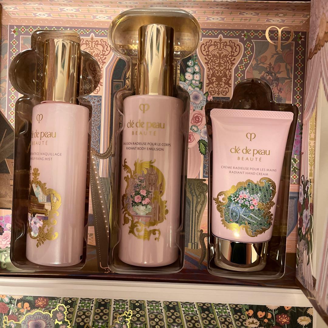 クレ・ド・ポー　ボーデ　ラディアンスギフト　2024 BLUE BLACK