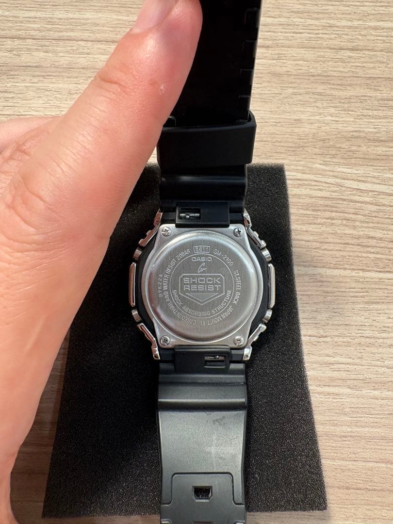 極美品　カシオ　G–SHOCK GM−2100–1AJF シルバー