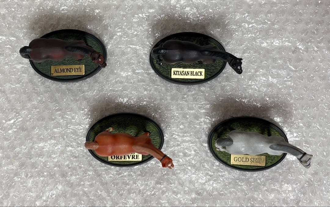 アーモンドアイ＆オルフェーヴル＆キタサンブラック＆ゴールドシップ フィギュア