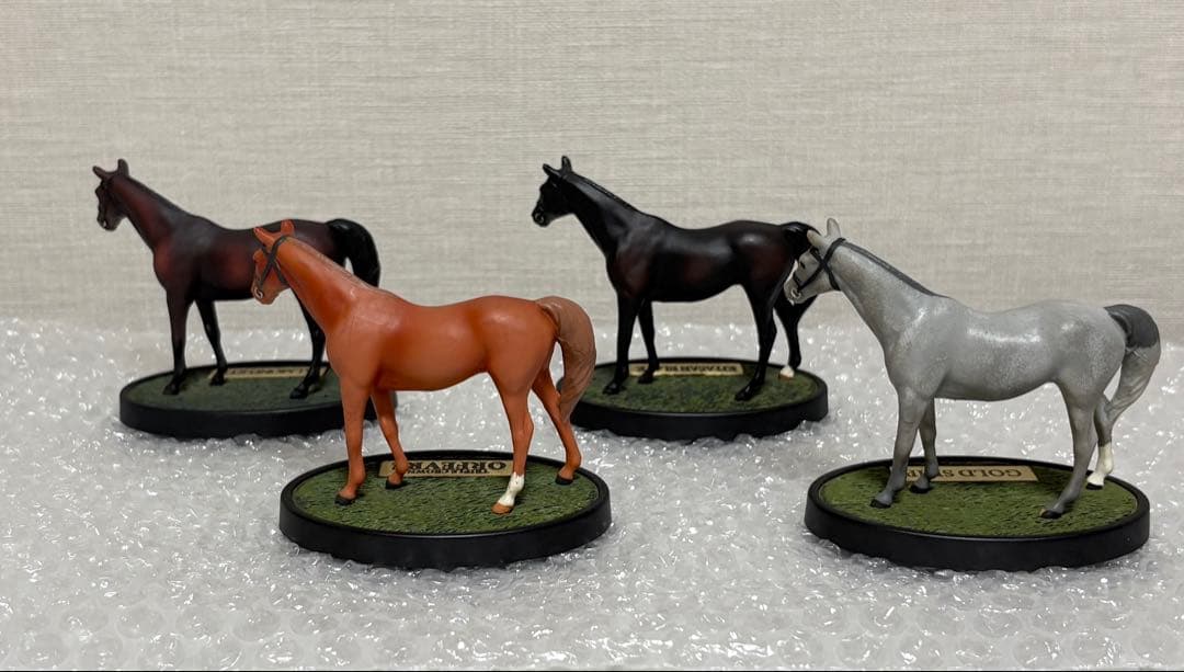 アーモンドアイ＆オルフェーヴル＆キタサンブラック＆ゴールドシップ フィギュア