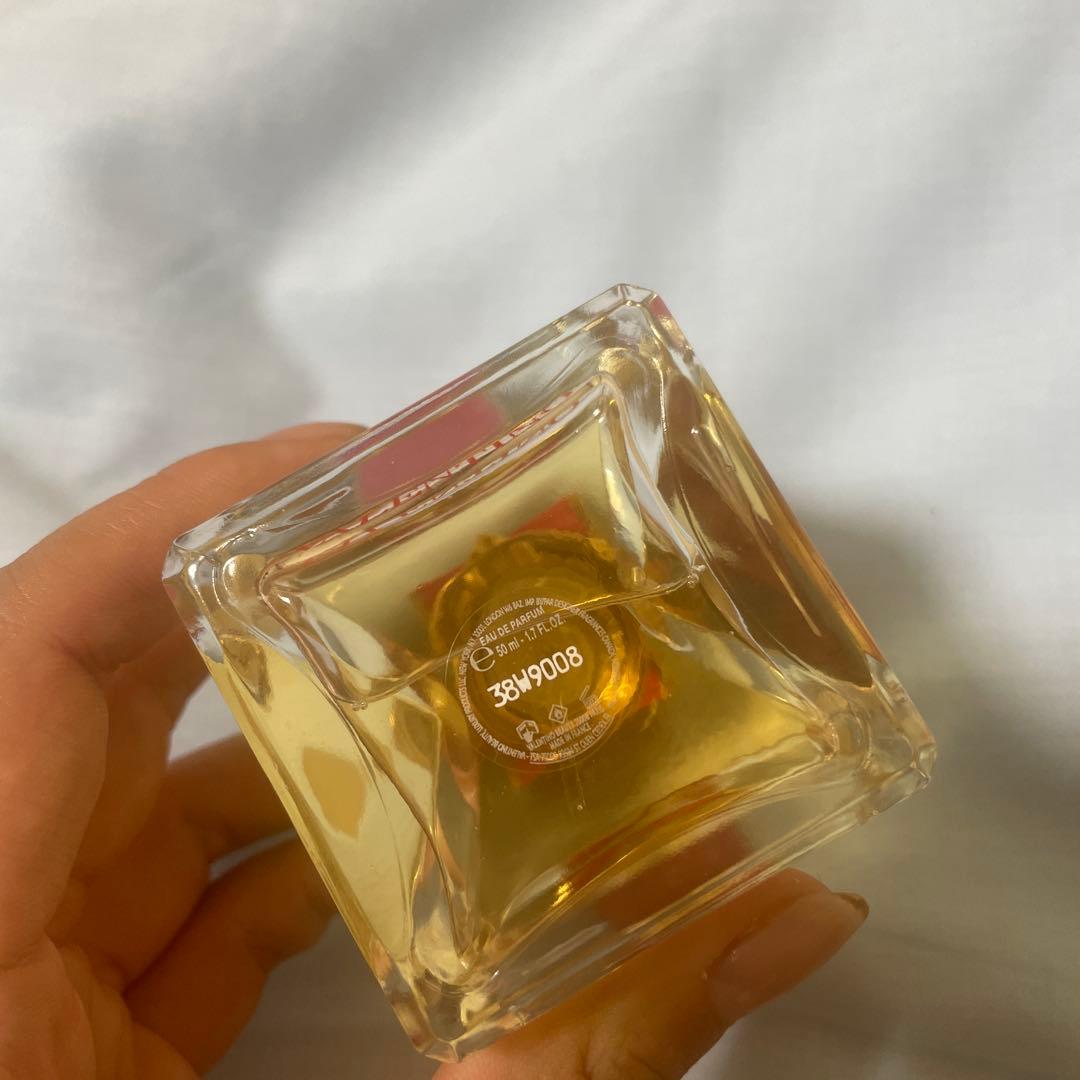 mina-chan　VALENTINO 香水 四角形ボトル