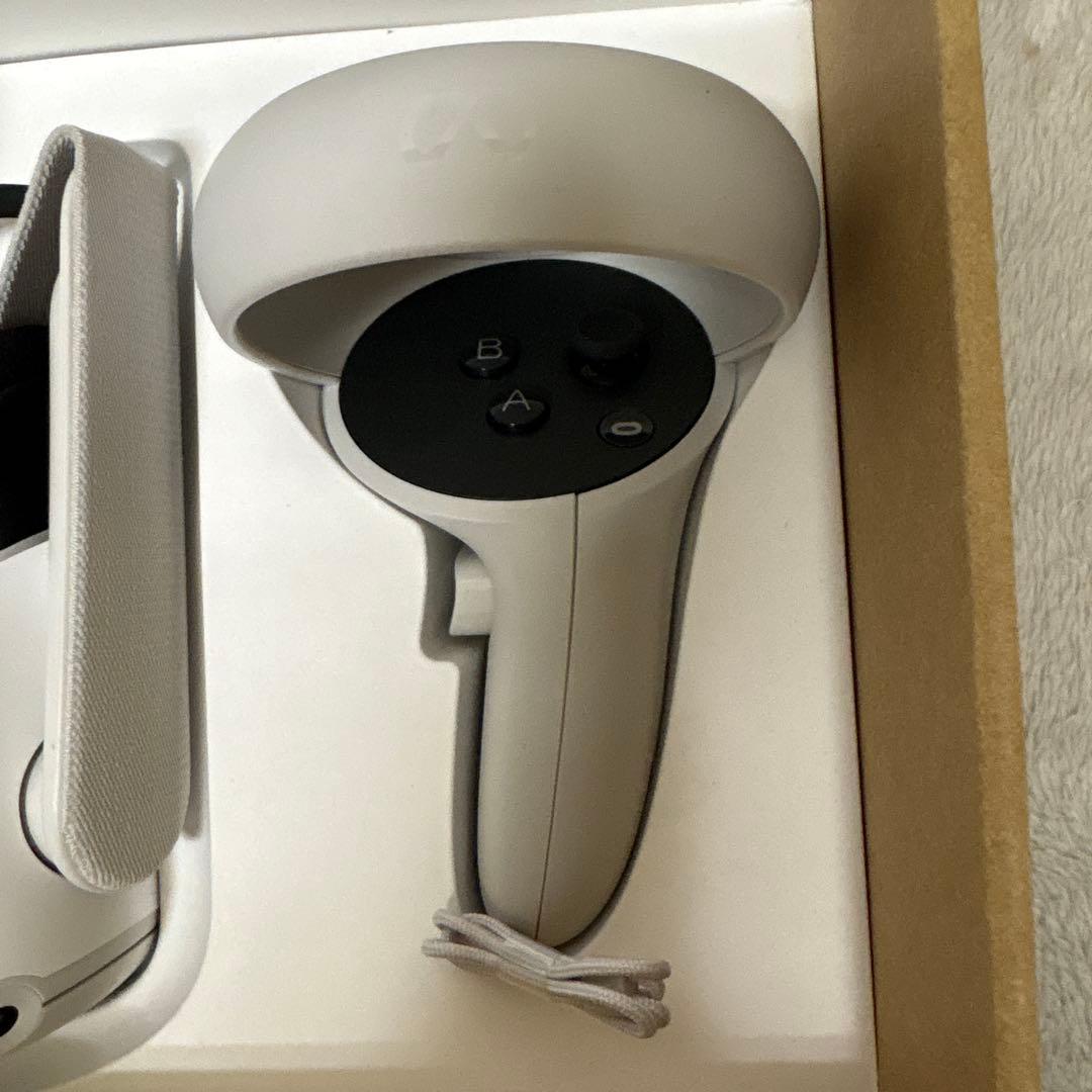  Quest 2 VRヘッドセットとコントローラー