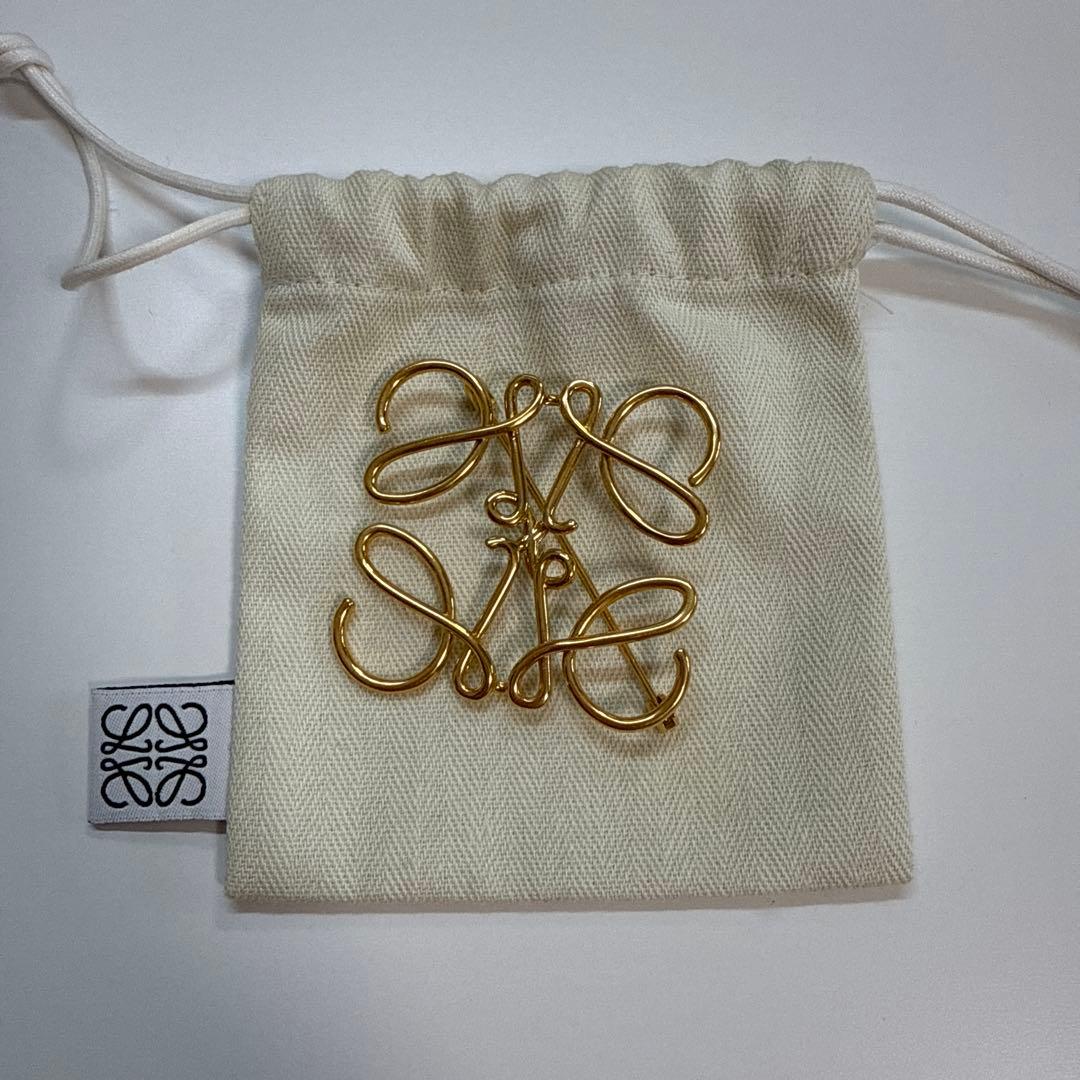 LOEWE アナグラムモチーフ ブローチ