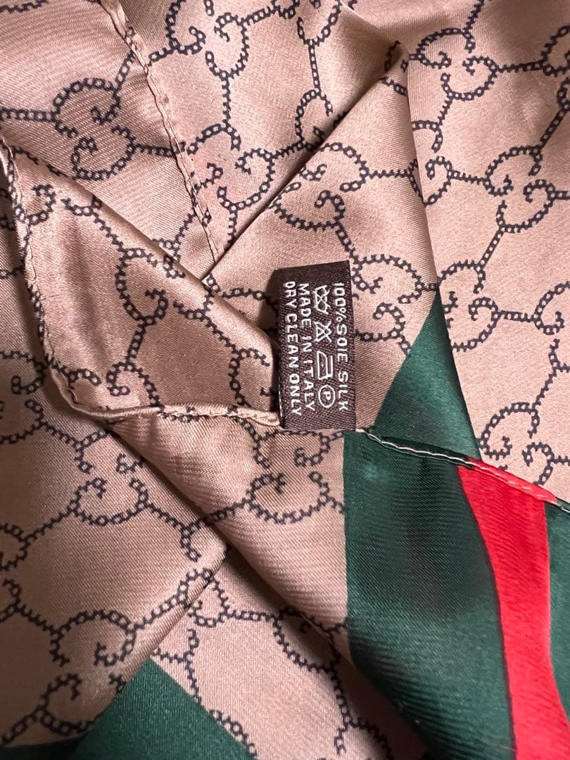 GUCCI シルクスカーフGGパターン