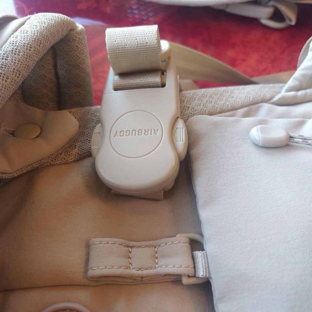 【美品】AIRBUGGY エアバギーベビーキャリア 抱っこ紐　サンドアッシュ