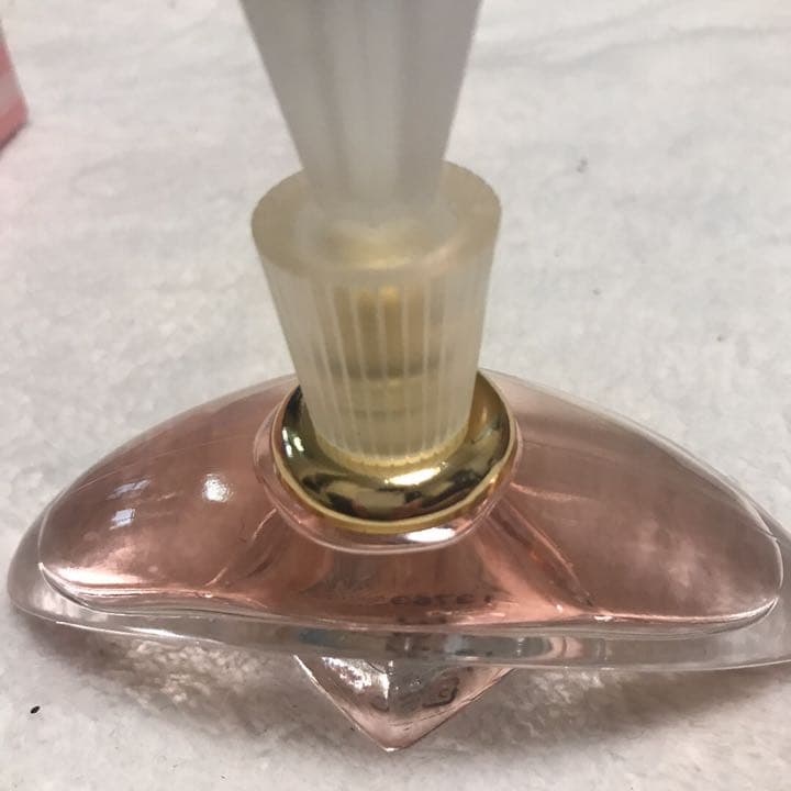 愛沢えみり愛用の香水