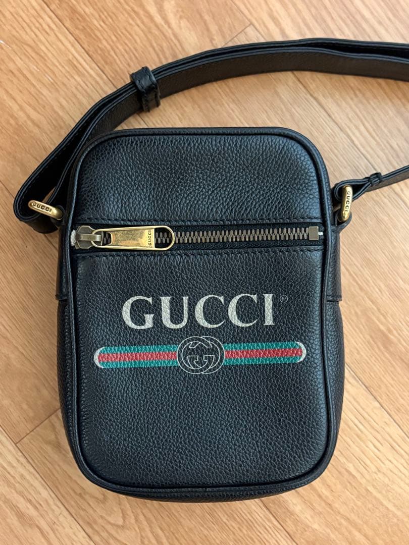 GUCCI ブラックレザー ショルダーバッグ