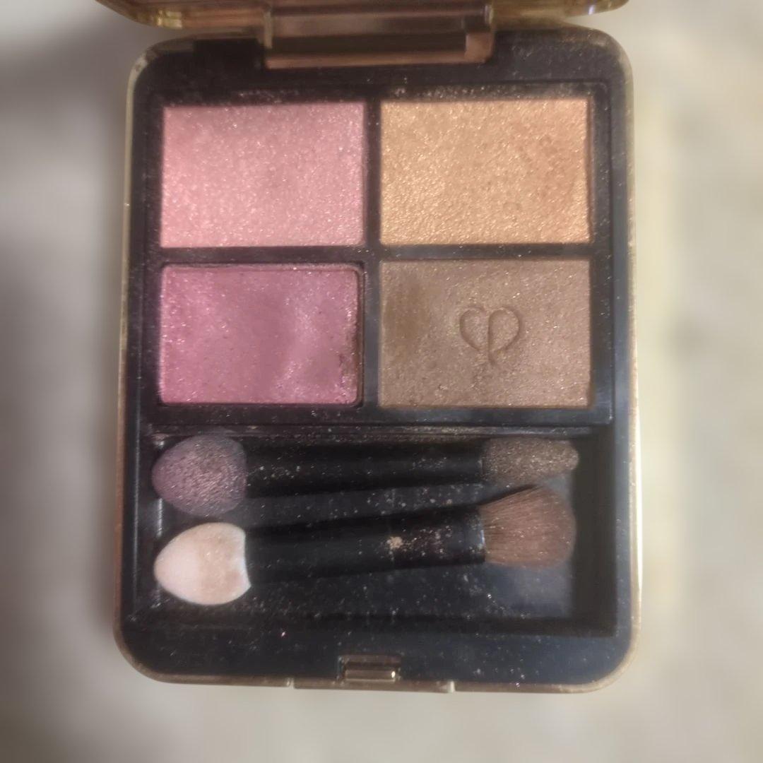 クレドポーボーテ　ベースメーク+ハイライト+アイシャドウ+リップ類+ブラシ類㉑点