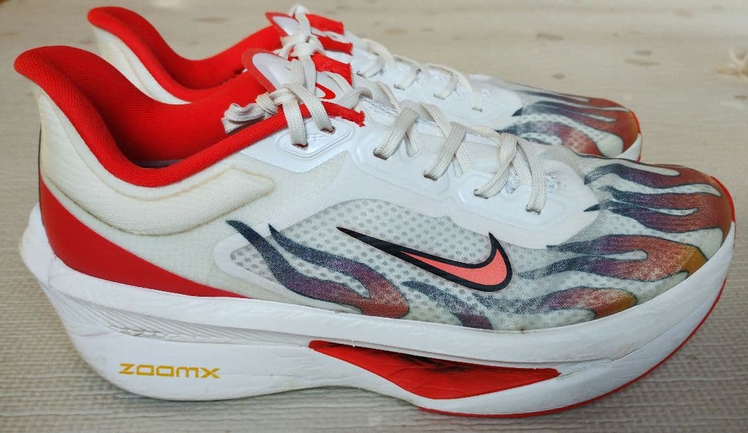 駅伝ナイキズームフライ６　ロードレーシングシューズ　ランニングシューズ27cm