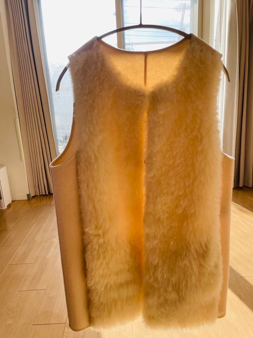 アイボリーファーベスト ノースリーブ