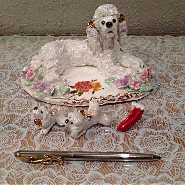 プードルの置物