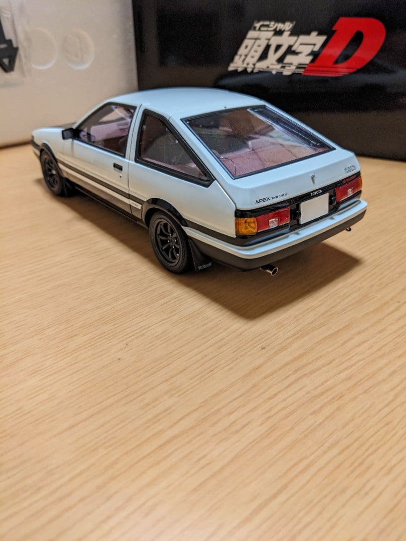 オートアート1/18　トヨタ スプリンター トレノ 頭文字D(AE86)