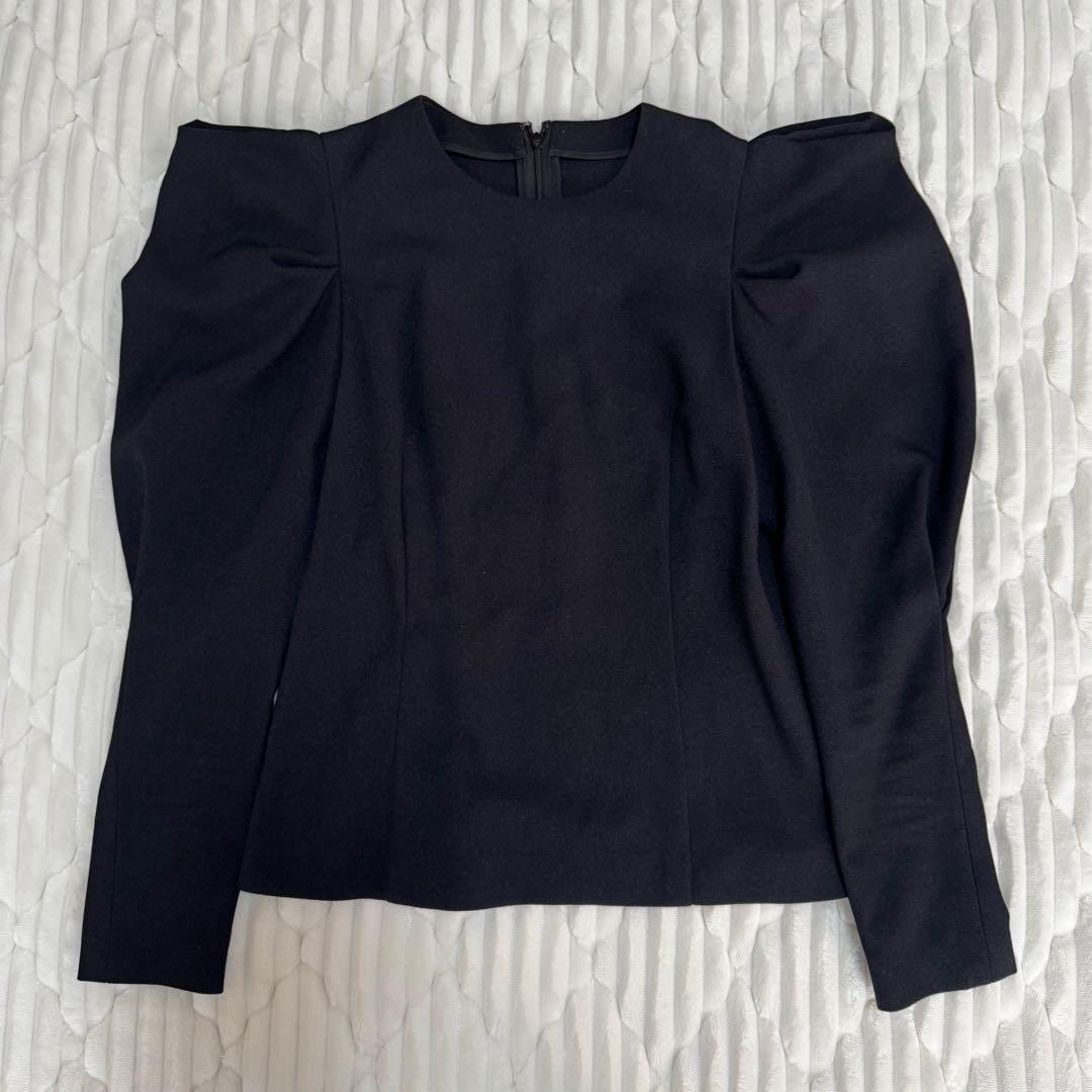 シーニュ　Cygne パフスリーブ ブラウス　とんがりトップス