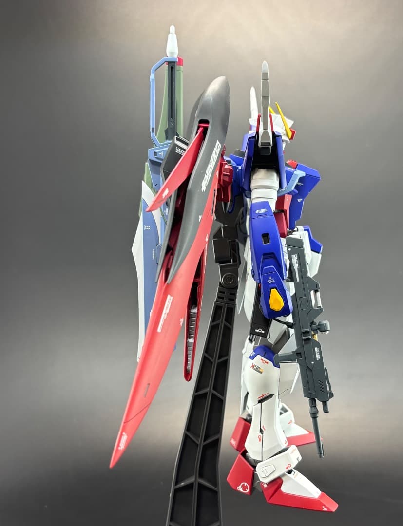 【塗装完成品】MG 1/100 デスティニーガンダム